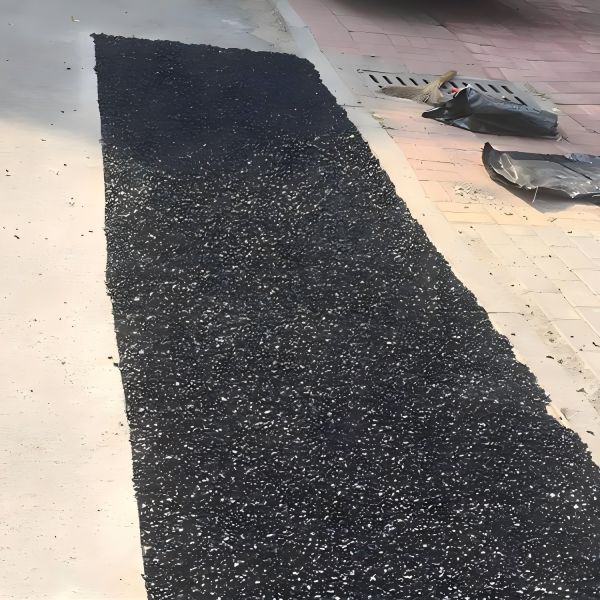 <b>沥青冷补料：道路修补的“神奇补丁”</b>